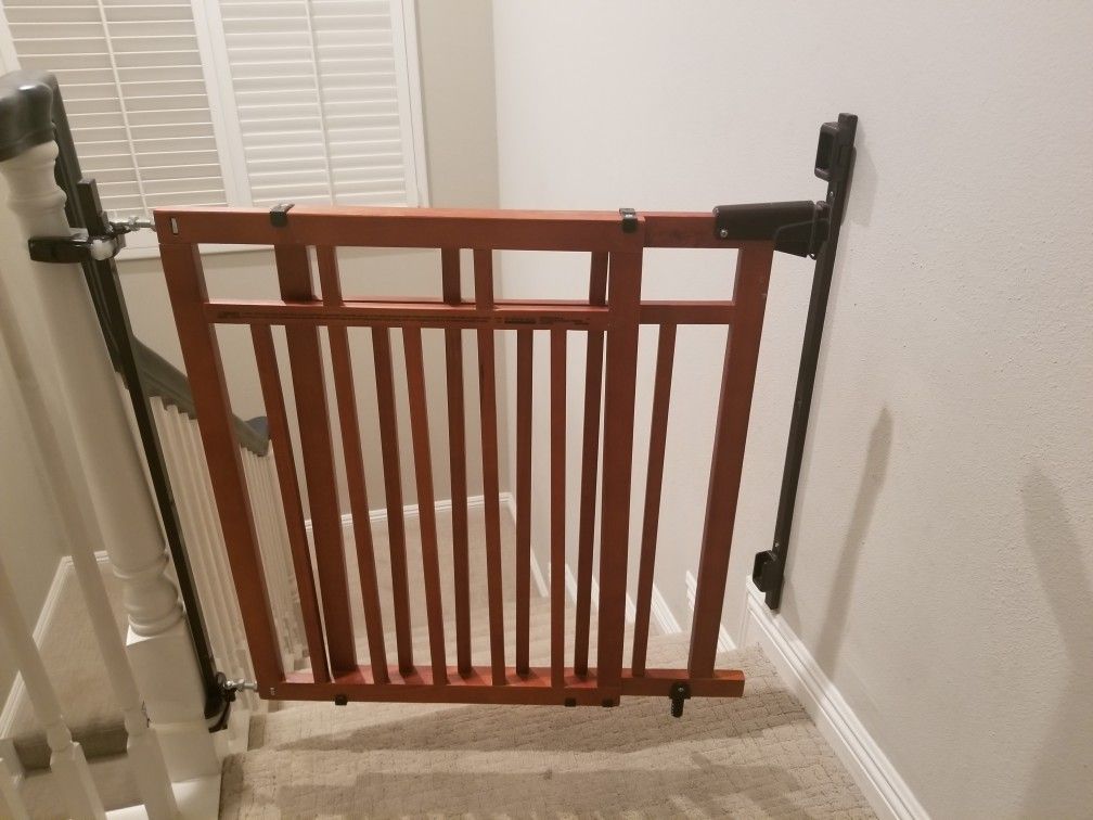 Summer infant top of stairs baby gate