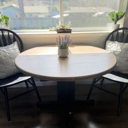 Solid Wood Round Dining Table – Light Natural Finish, Modern Farmhouse Style