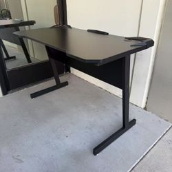 New In Box 44x24x30 Inch Tall Heavy Duty Gaming Gamer Office Computer Game Desk Table Carbon Fiber Pattern Tabletop Furniture 
