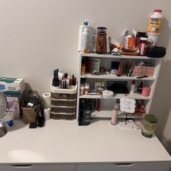 Vanity for sale in very good condition