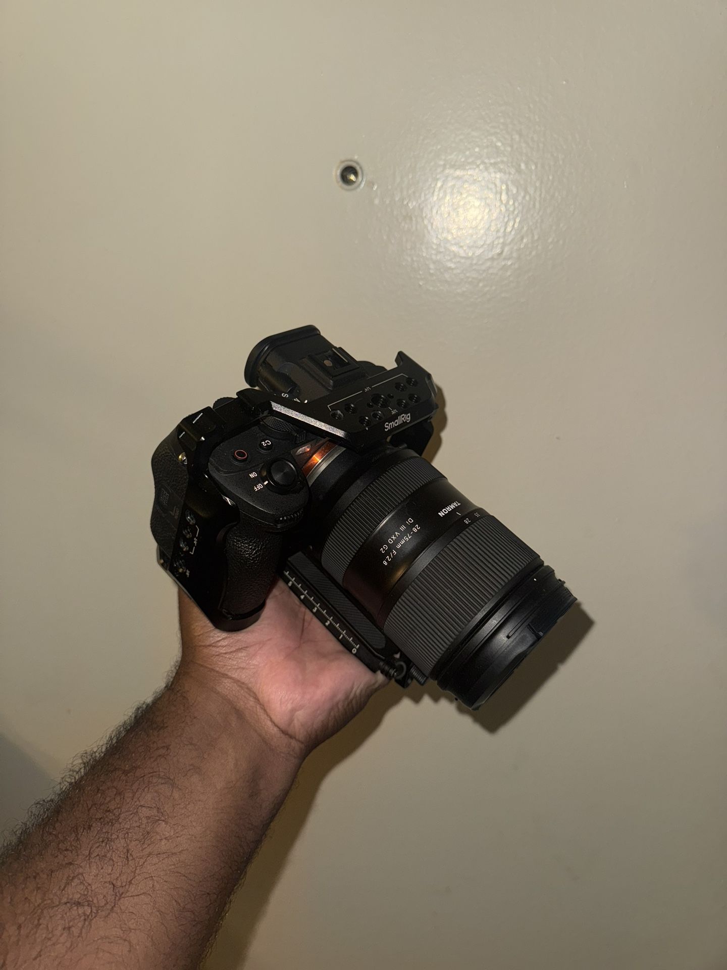 Sony A7IV + Tamron 28-75 + Cage