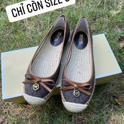 Michael Kors Flat Size 6