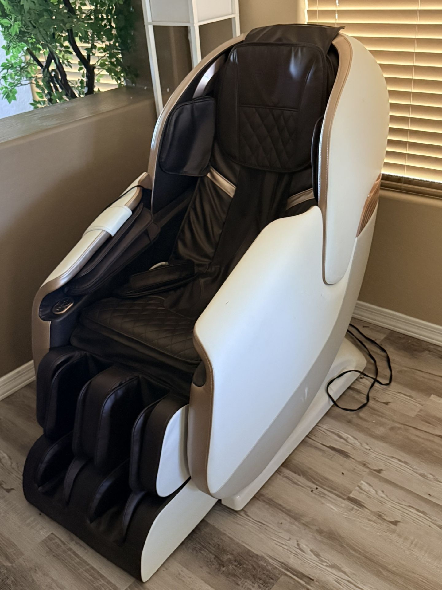 Massage chair (originally $1800)