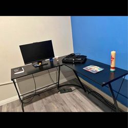 Black desk pick up in Perris