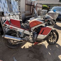 1985 Suzuki GSX-R 1100