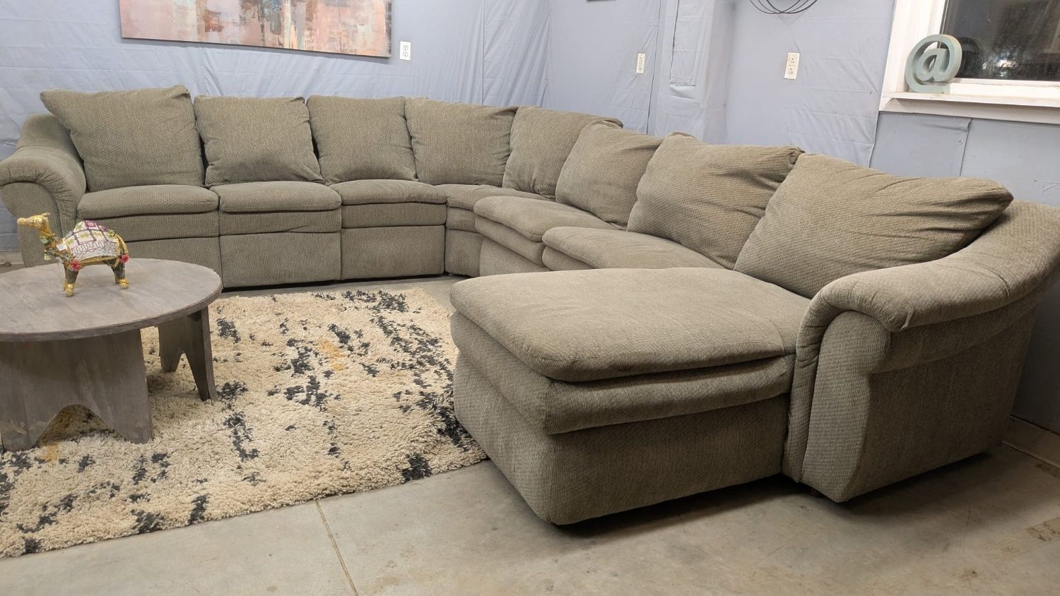 🛋️💥 Comfy LaZBoy Sectional With 2 Recliners 150"x124💥 Free Delivery And Financing Available!
