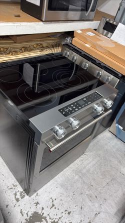 KitchenAid electric stove slide in 5.3 ft.³