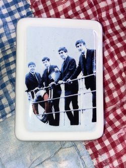 The Beatles 1960 Collectible Mini Box Vandor John Lennon Paul McCartney