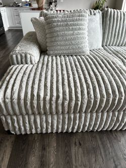 Ashley Furniture Oversized Modular Sectional – Light Gray
