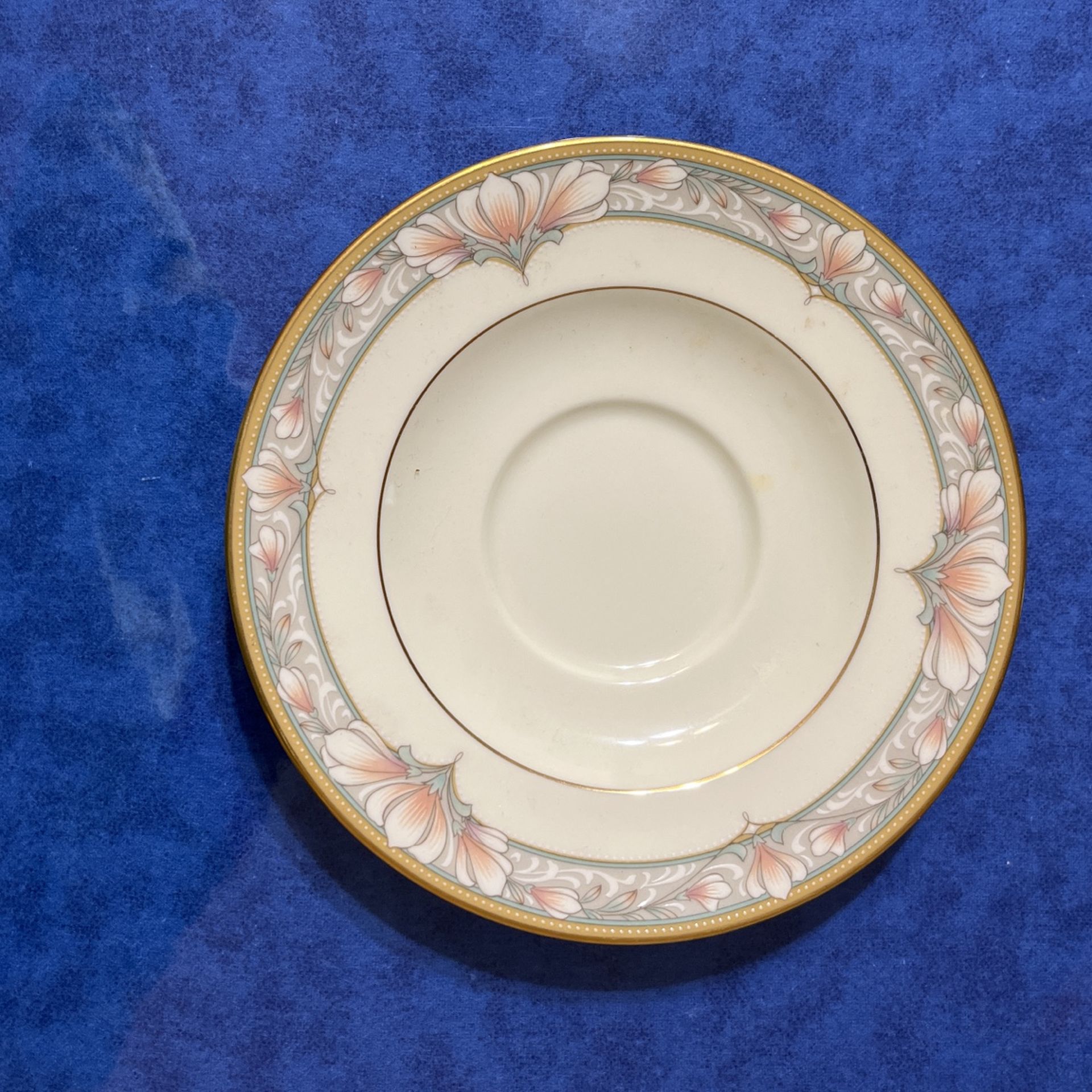 Noritake Bone China Service For 6
