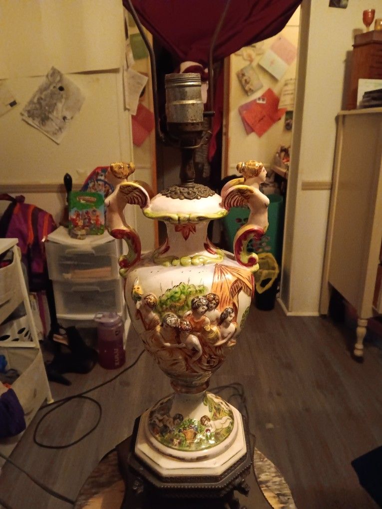 Vintage Capoimonte Italian Porcelain Lamp