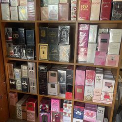 🙂Gran variedad de perfumes para hombre y mujer 😄
Rico y duradero aroma 🎁 calidad 🎁 

🤩🤩$10 cada uno 
🤩🤩también vendemos por mayo