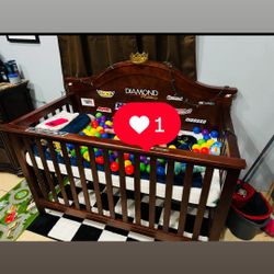 Crib , converts into a bed 