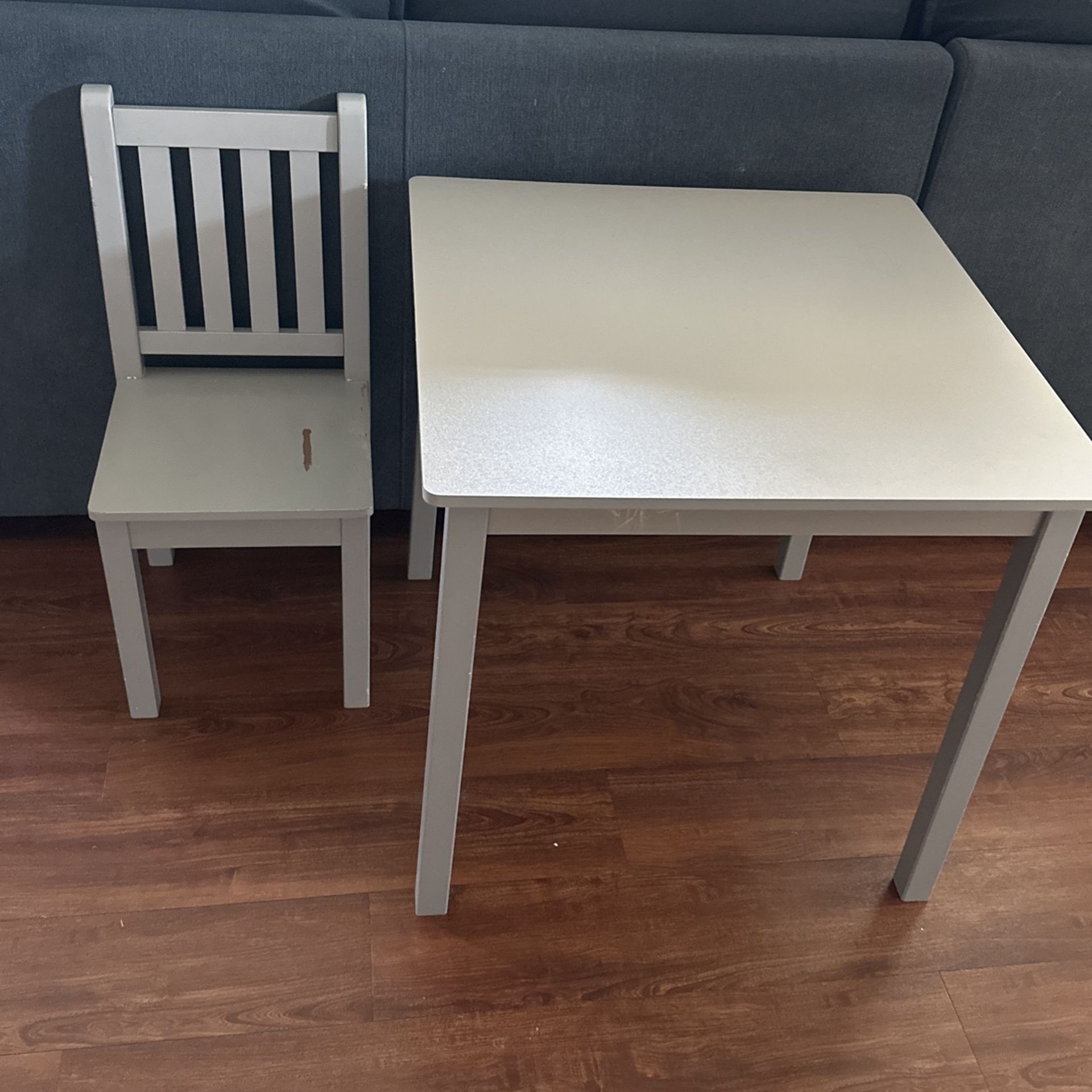 Kids Table And Chairs 