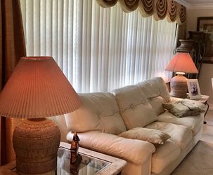 ( 2 ) TWO BEAUTIFUL TABLE LAMPS / ART FROM PERÙ