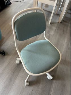 Kids desk chair