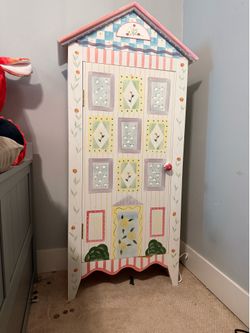 Girls cabinet for room