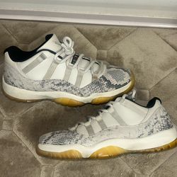 $70 FIRM Air Jordan Retro 11 Low  “ Bone” Snakeskin Size 10 Men’s