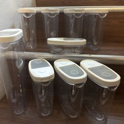 Plastic Containers (12 Containers with Lid)