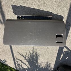 99-06 SILVERADO SIERRA Dash GLOVE BOX Storage Compartment Assembly