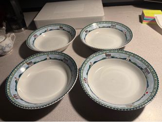 Set of four soup bowls by Sakura