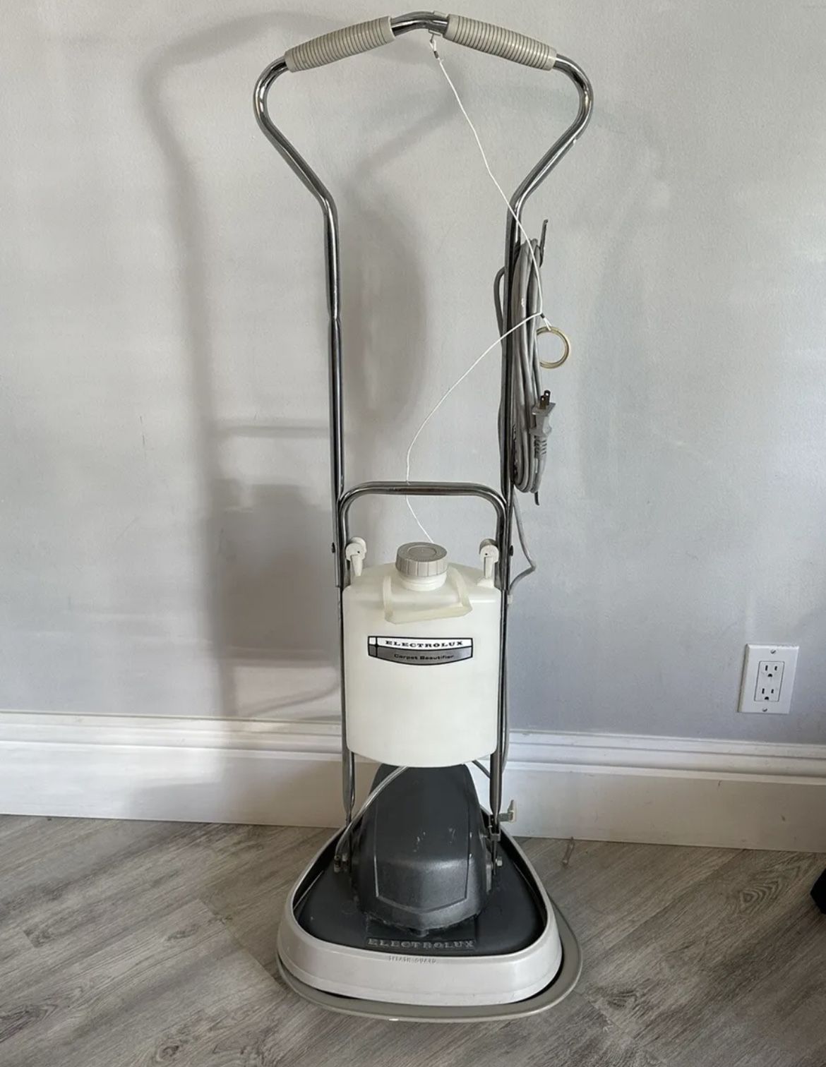 Vintage Electrolux B-8 Floor Scrubber Shampooer Carpet Beautifier W Tank