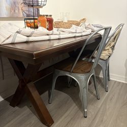 Dinning Table  w 4 Chairs