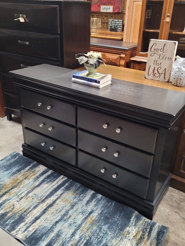 BLACK DRESSER