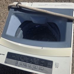 Portable Magic Chef washing machine in good working condition.