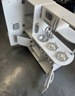 Kidscraft Play Kitchen With Accessories 