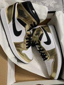 Jordan 1’s Mid Metallic Gold Size 9.5
