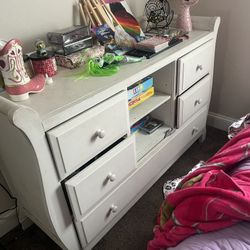 Dresser And Side Dresser 