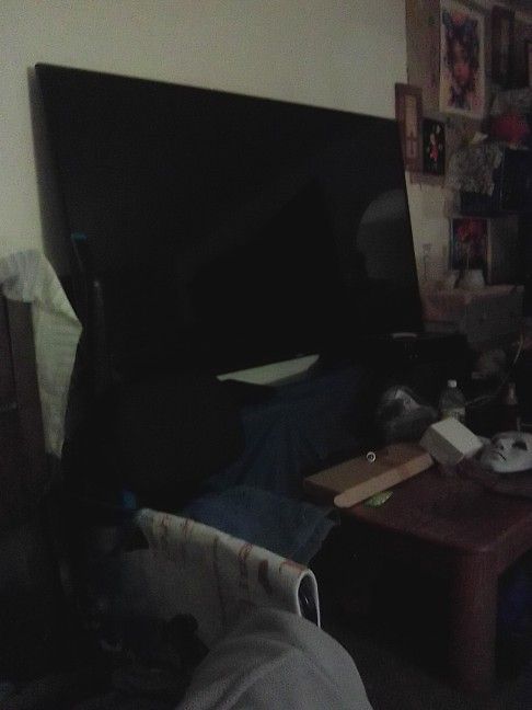 75" Vizio Tv. With Remote