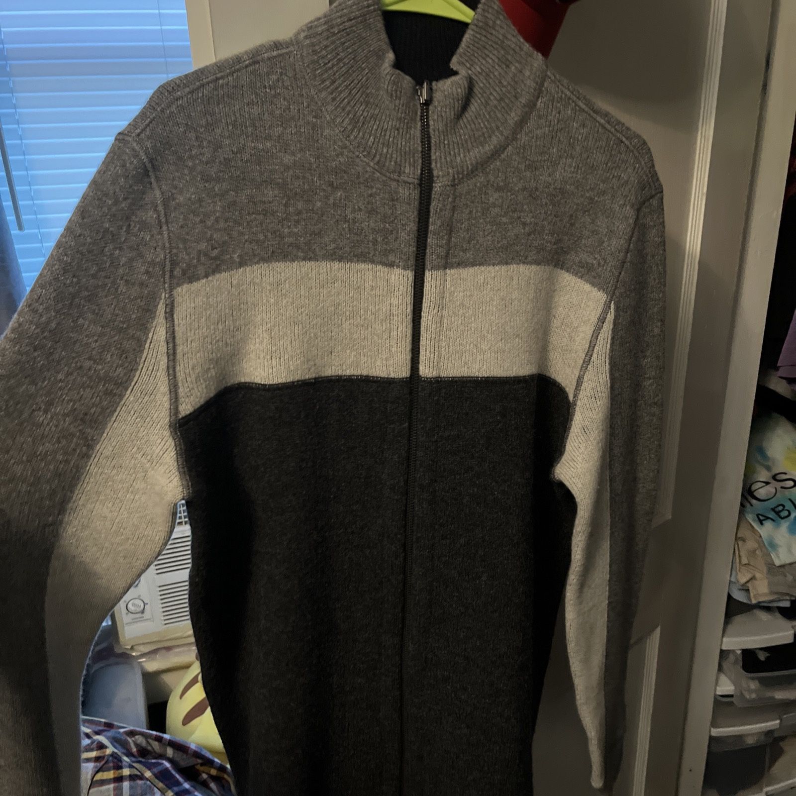Men’s Express Sweater Size M