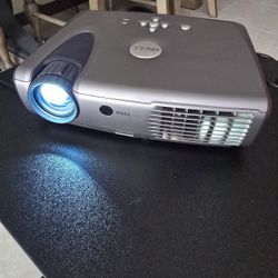 DELL MINI PROJECTOR MP3200 DLP Projector With Free HDMI Adapter