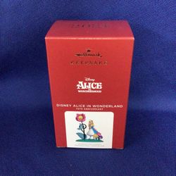 New Disney Hallmark Ornament 2021 Alice In Wonderland
