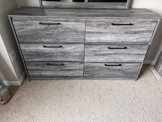 *Priced to Sell* Need Gone ASAP! Complete Queen Bedroom Set  - $850 or best offer!