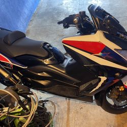 2009 Yamaha Tmax 500cc Runs Great Clean Title Missing Front Windshield Only Nothing Major $4,000