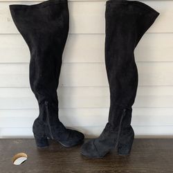 Boots size 7 for women