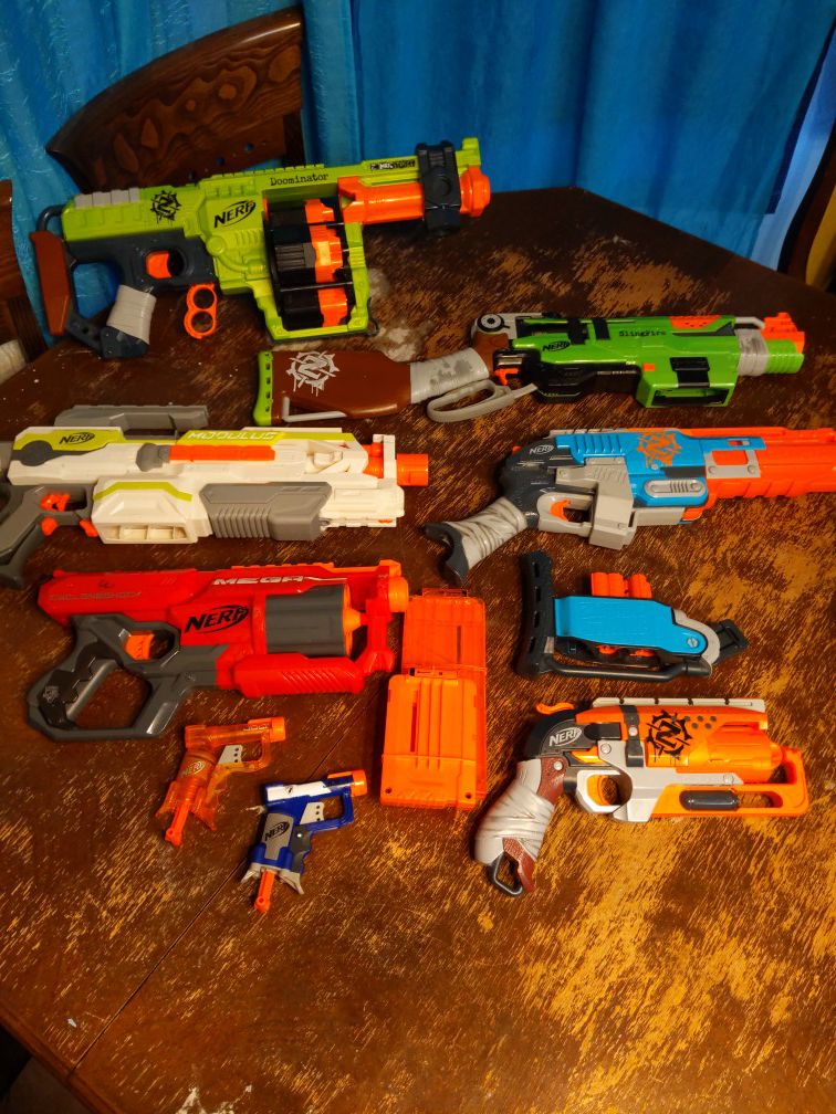 8 lot Nerf gun, zombie strike and modulus.