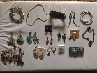 Ear rings, Bracelets, necklace/chain