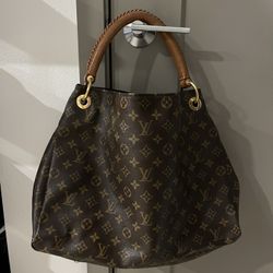 Louis Vuitton Artsy MM