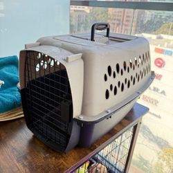 2 plastic crates available dog/cat medium size