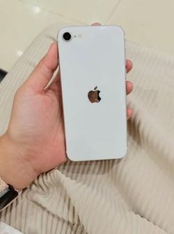 𝚒𝙿𝚑𝚘𝚗𝚎 Se 𝚞𝚗𝚕𝚘𝚌𝚔𝚎𝚍 𝚠𝚒𝚝𝚑 𝚠𝚊𝚛𝚛𝚊𝚗𝚝𝚢