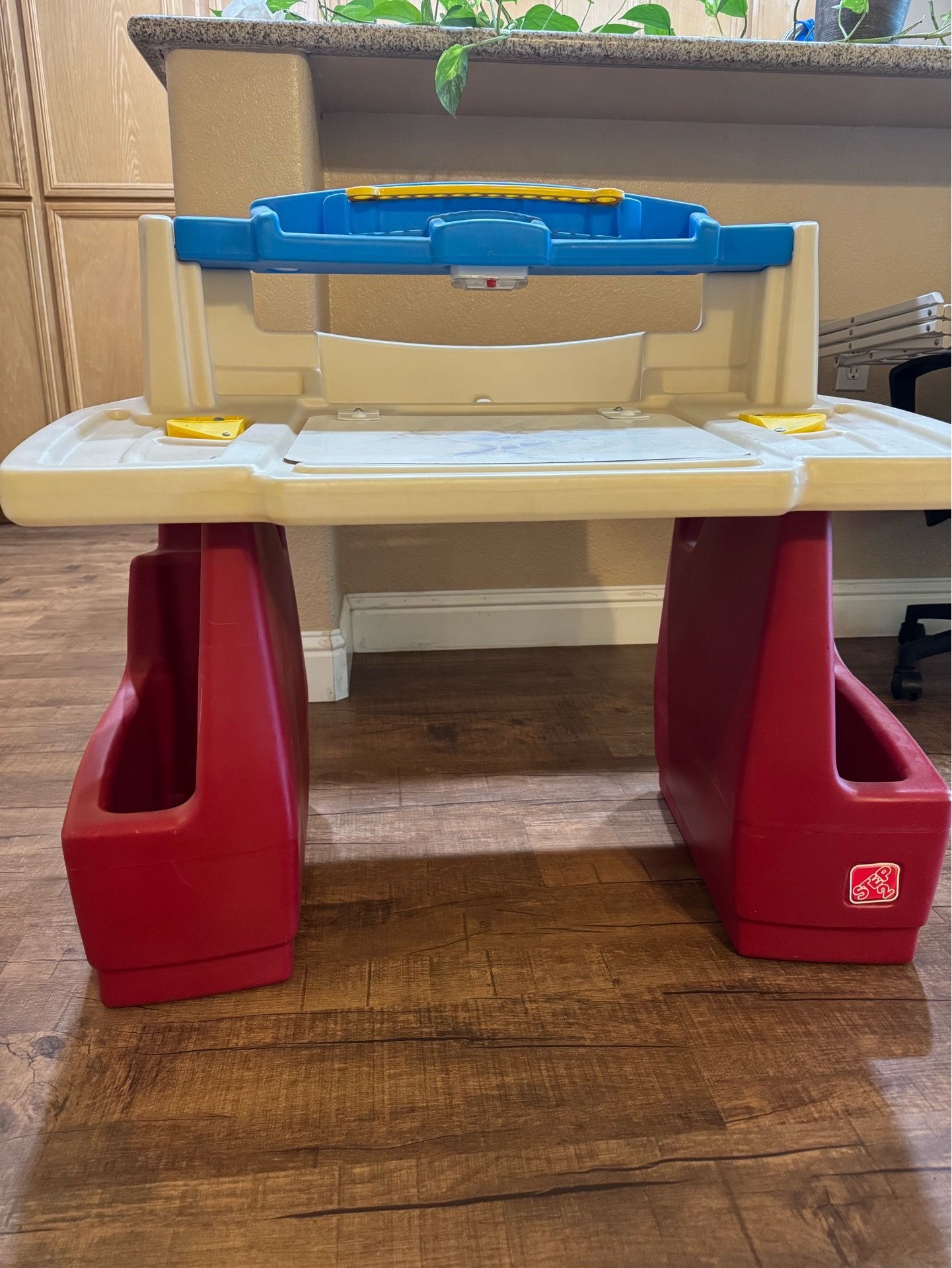 Kids study desk