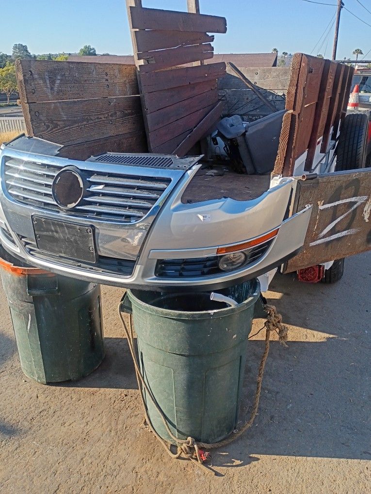 2012 VW PASSAT GRILL