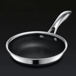 HEXCLAD Hybrid Fry Pan with Lid, 7" - Retail $103