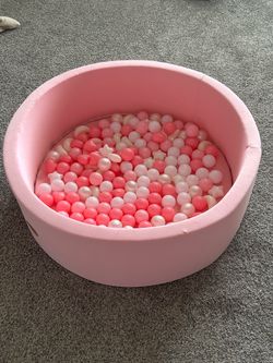 pink ball pool for children 1-2 years old