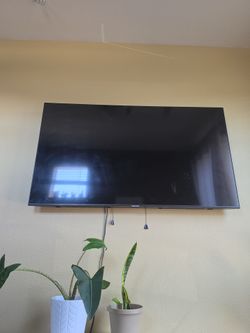 Samsung 55 inch TV leg mounts and wall mount included