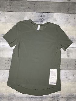 lululemon tee